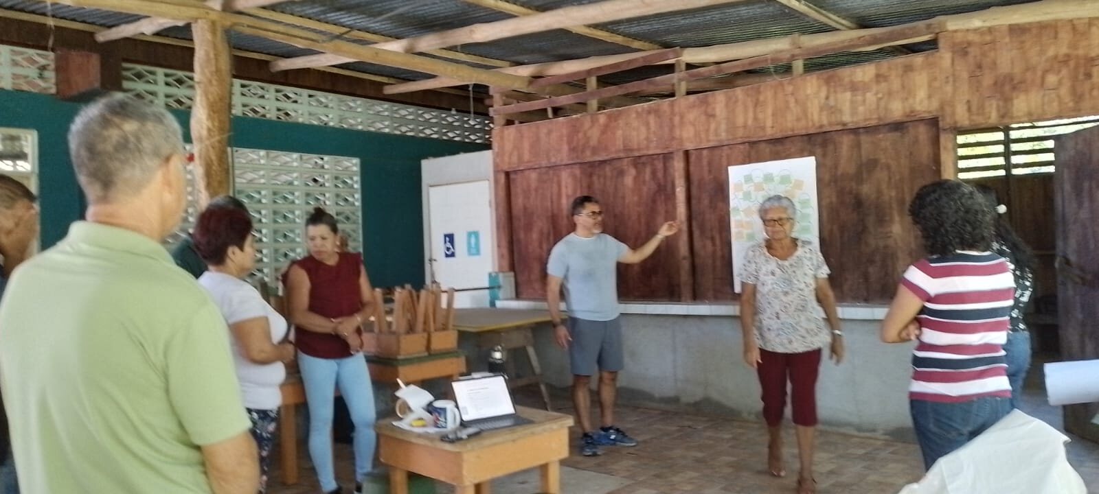 Dinámica grupal en un taller comunitario